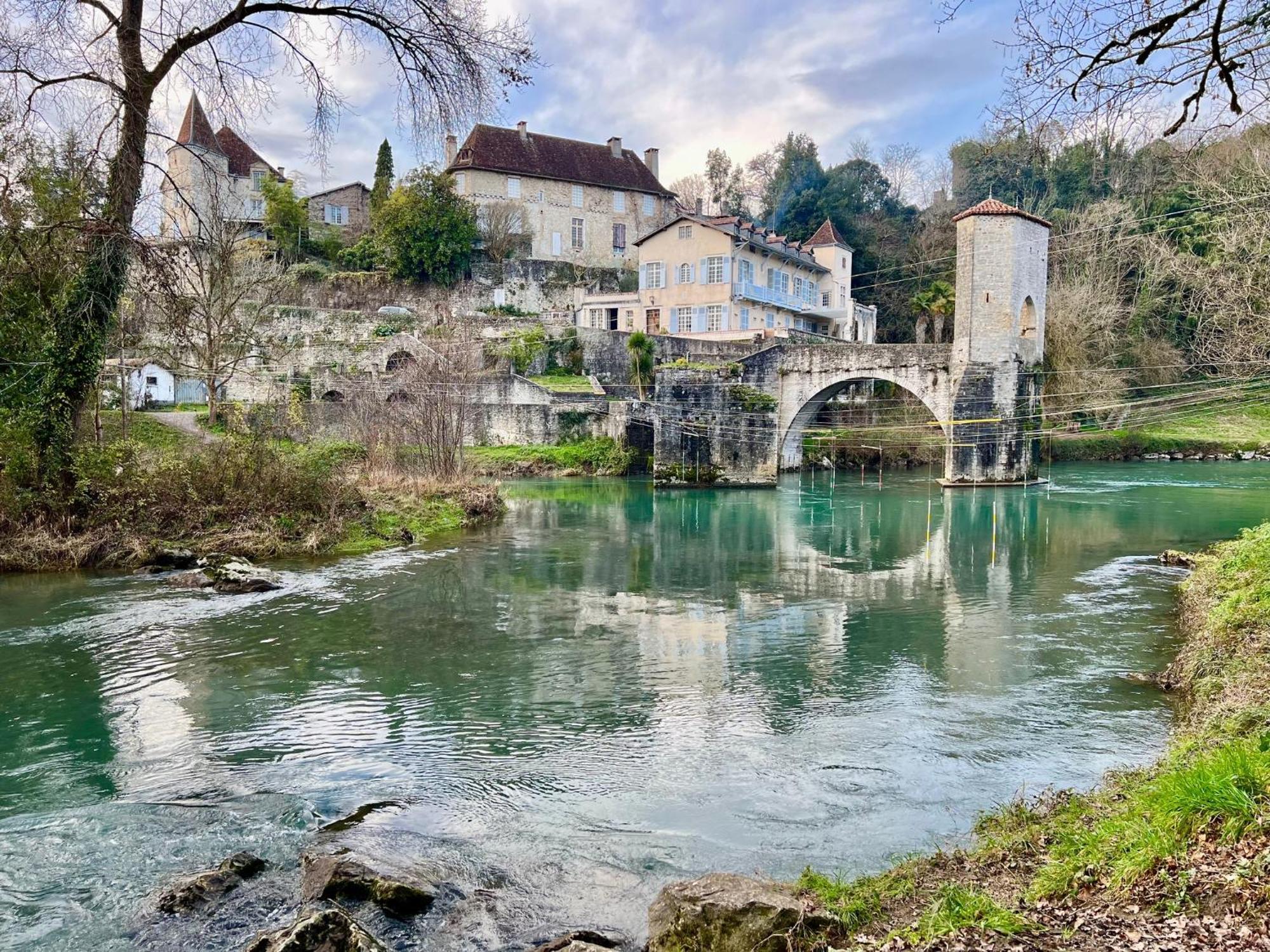 Chambres du Pont de la Légende Sauveterre-de-Bearn Esterno foto