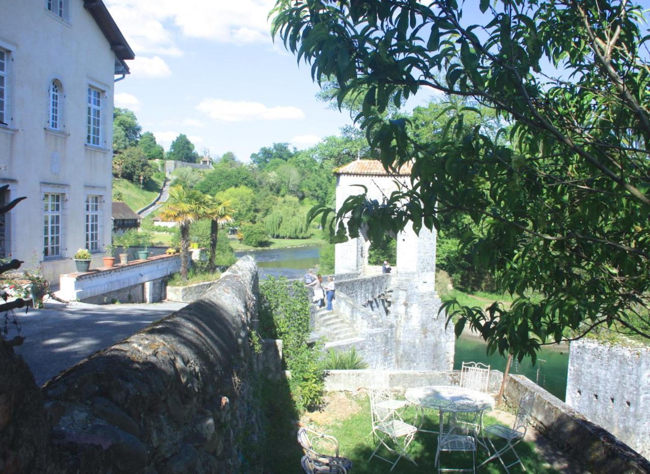 Chambres du Pont de la Légende Sauveterre-de-Bearn Esterno foto